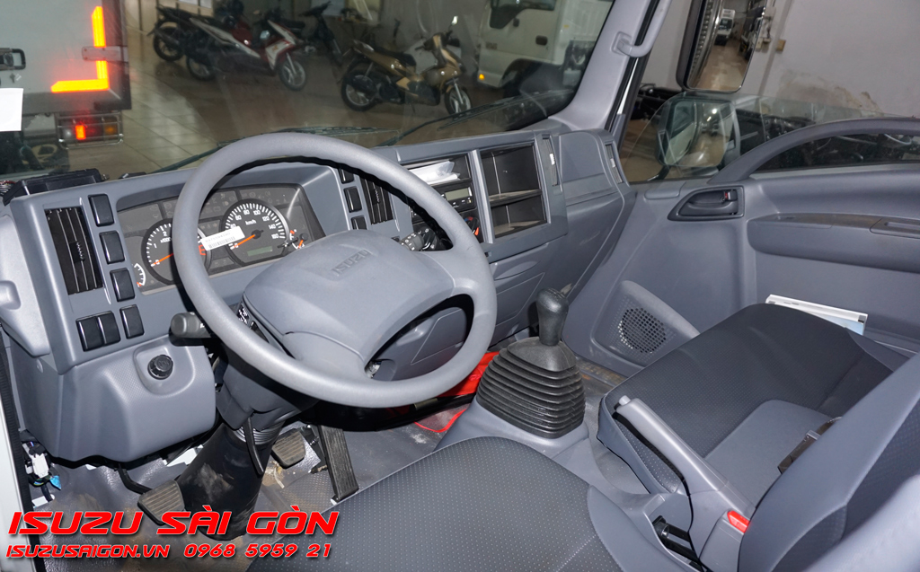 Xe Tải Isuzu QKR 1T9 Tấn Thùng Kín Đầu Vuông 6